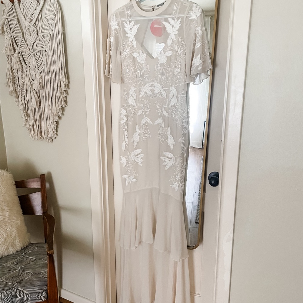 Hope & Ivy Beaded Cream Embroidered Maxi Dress
